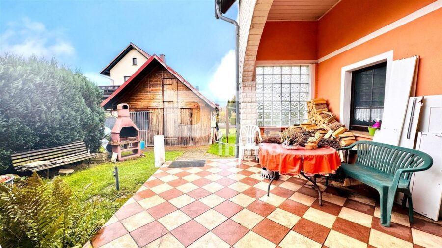 (R)eserviert!!!Modernisiertes Ein- bis Zweifamilienhaus mit Anbau BJ 1992 + 2. Baugrundstück - Terrasse teilüberdacht Anbau